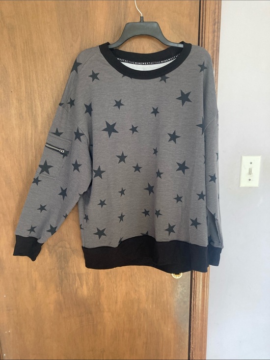 Nine West Tops - Nine West star print gray black sweatshirt with zip pocket detail size 2X
